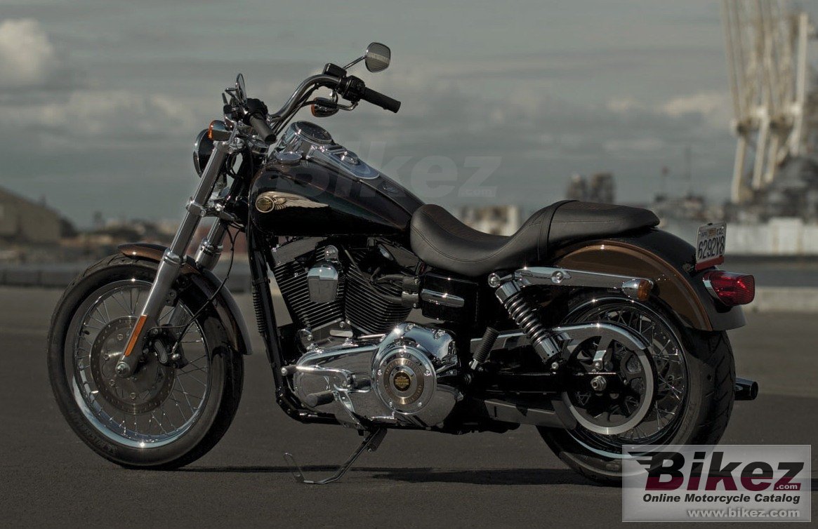 Big Harley-Davidson super glide custom 110th anniversary picture and wallpaper from Bikez.com